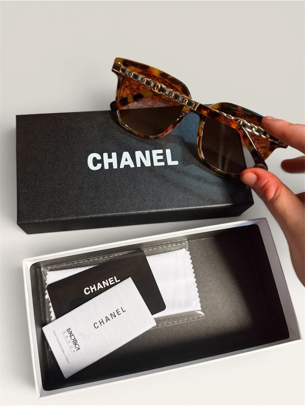 CHANEL Tortoiseshell Cat-Eye Sunglasses - Brown Gradient Lenses